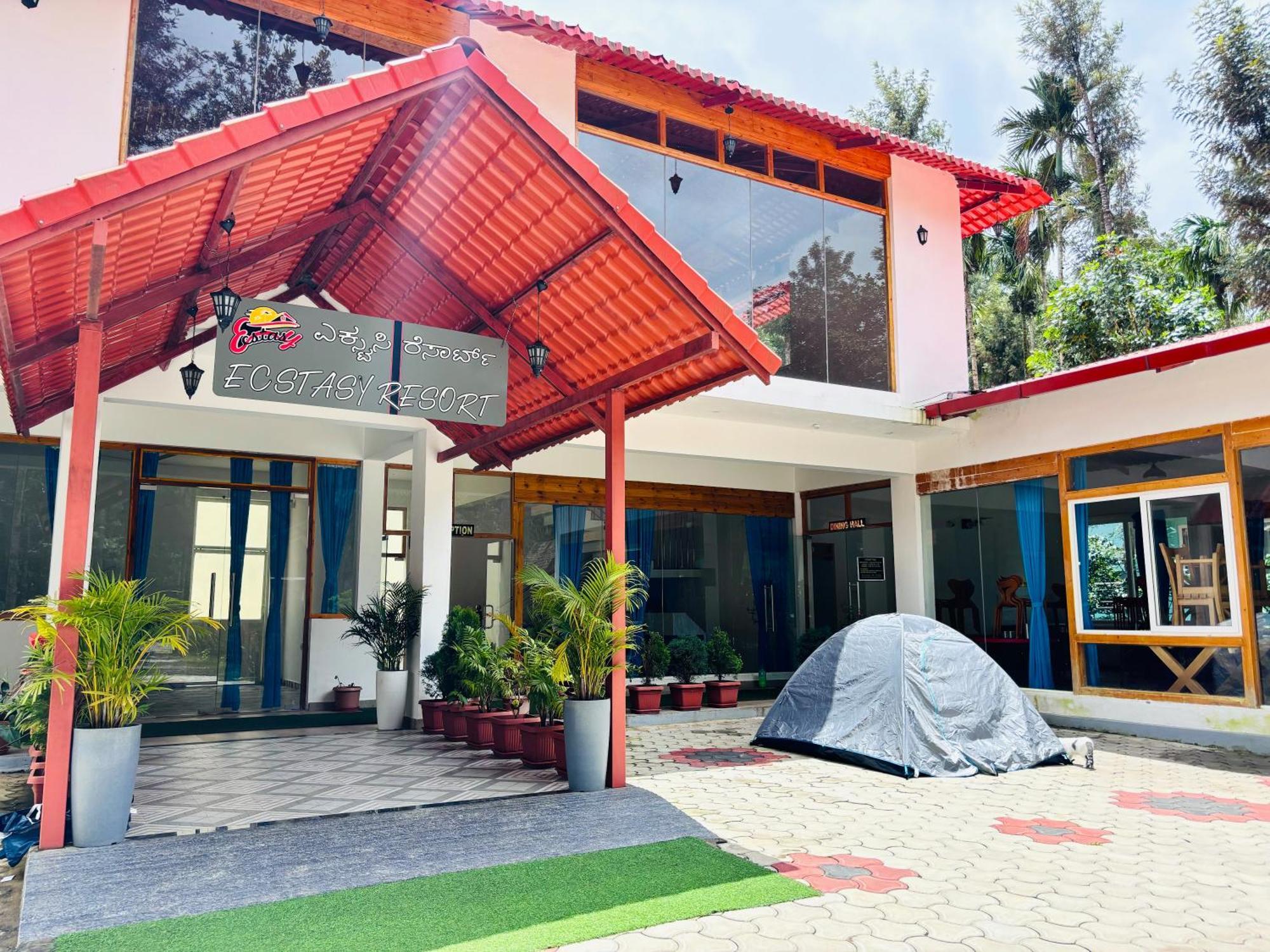 Ecstasy Tent Stay With Swimming Pool & Common Washroom จิกมากาลูร์ ภายนอก รูปภาพ